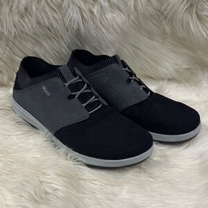 OluKai Men's Black and Gray Sneakers